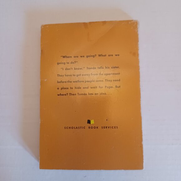 1966 Children in Hiding (Tomas Takes Charge) Paperback Book Charlene Joy Talbot - Picture 3 of 7